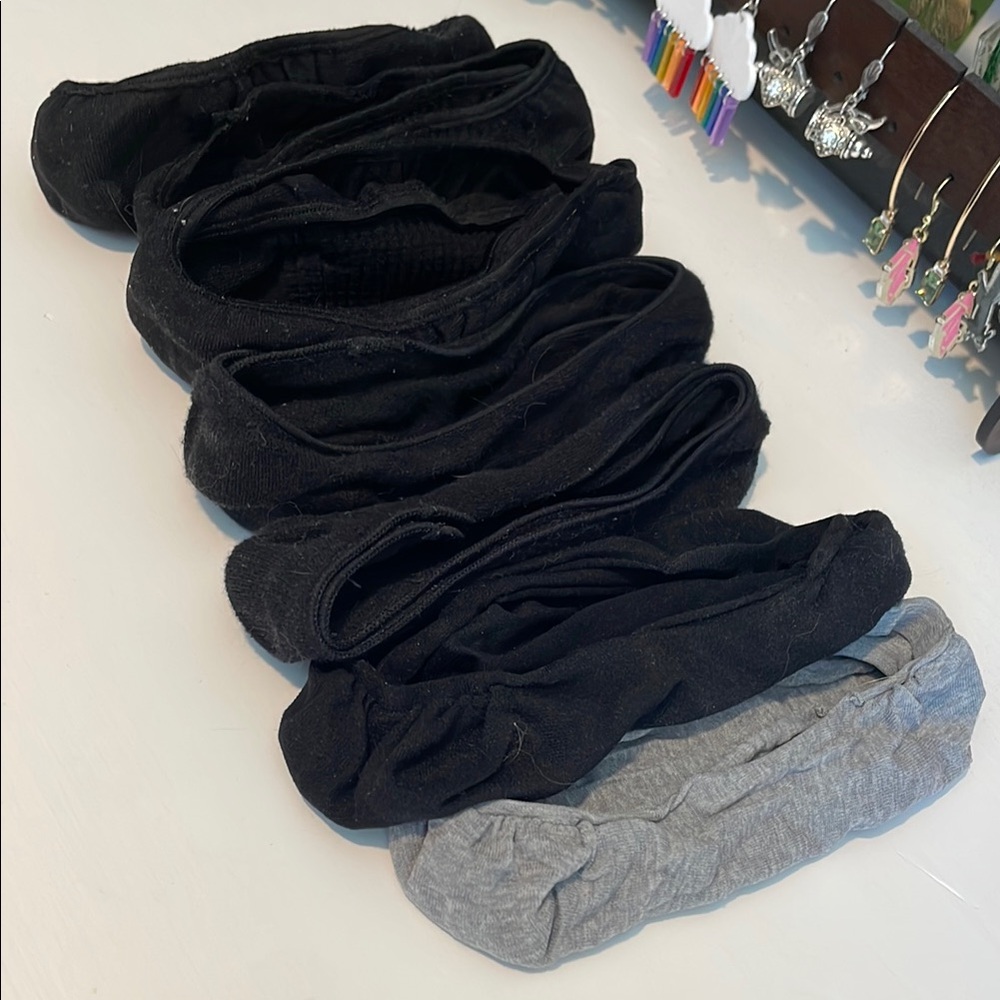 Women's Black and Gray No-Show Socks (7 pairs)